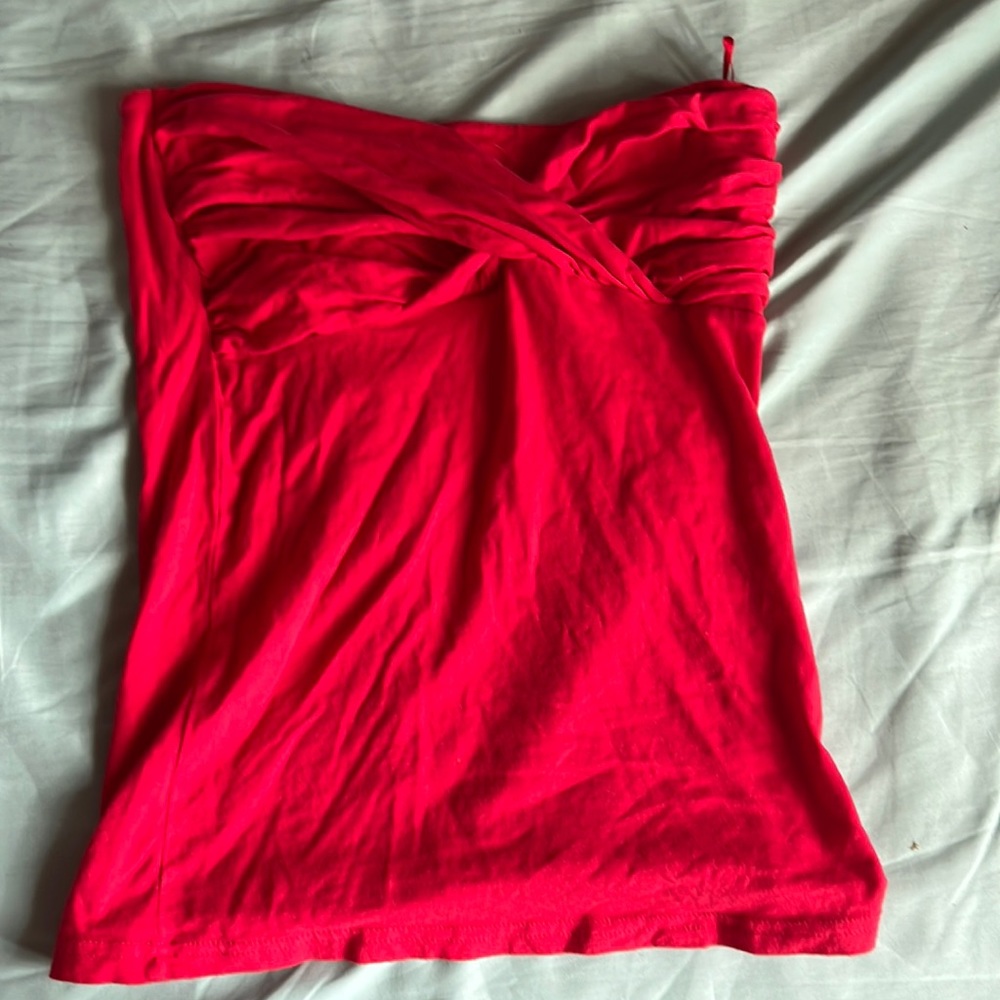 Strapless red shirt